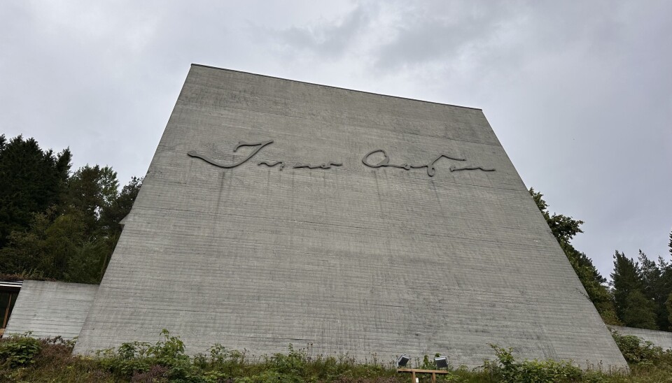Aasentunet: Det grå historiske betongbygget mellom Volda og Ørsta.