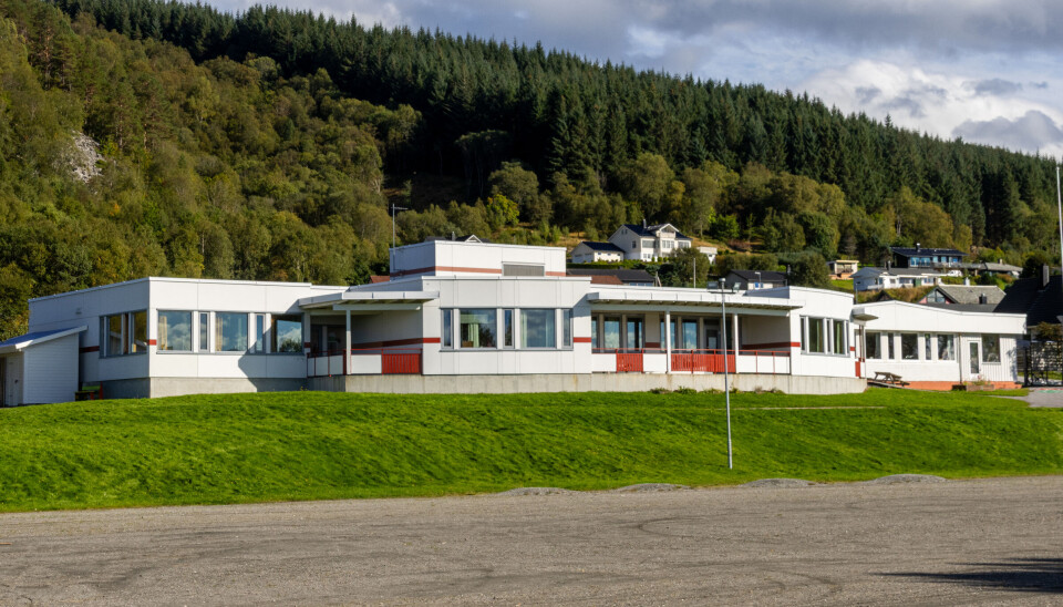 SKAL SAMMENSLÅS: Tre Ulsteinskoler skal nå bli til to. Det er Ulsteinvik barneskule og Haddal skule som består, og Ulstein skule vil slås sammen med Ulstein barneskule fra august 2026.