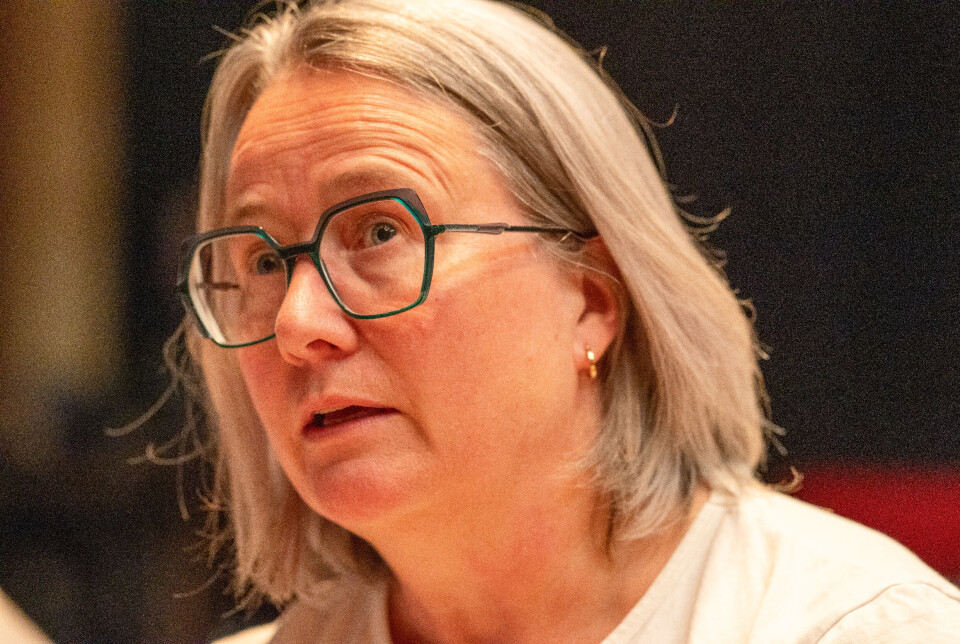KRITISK: Roppen fortalte at hun ikke tror kommunen vil spare på å legge ned Ulstein skule.