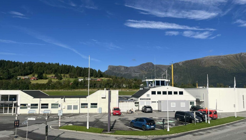Lufthavna mellom Ørsta og Volda har ruter til Oslo, Bergen og Sogndal