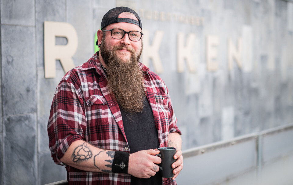 KREVENDE: Anders Instebø Horvei, daglig leder ved Studenthuset Rokken, forteller at det er krevende å drive utesteder nå, også utenfor Norge.