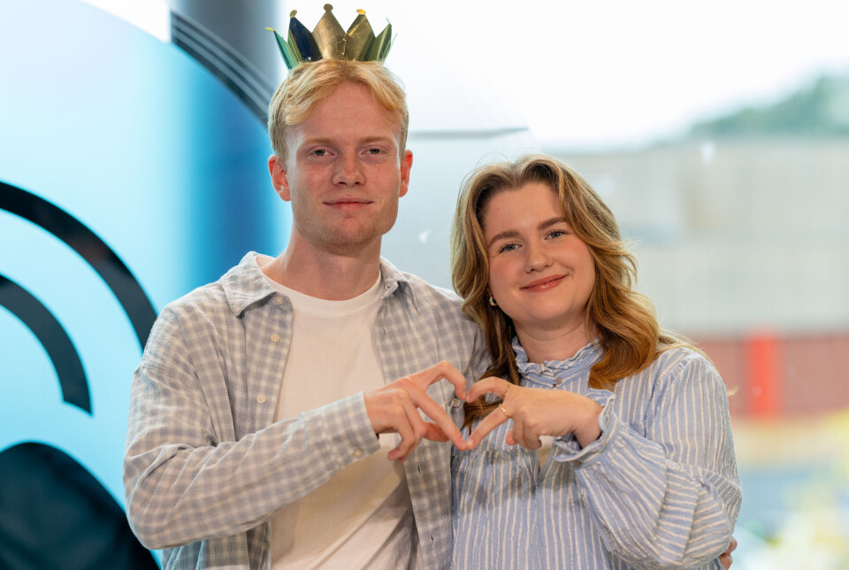 BURSDAGSSENDING: Det var Emilie Sofie Petterøe og Sivert Føsker som ledet dagens sending. Sistnevnte hadde bursdag og ble overrasket på direkten.