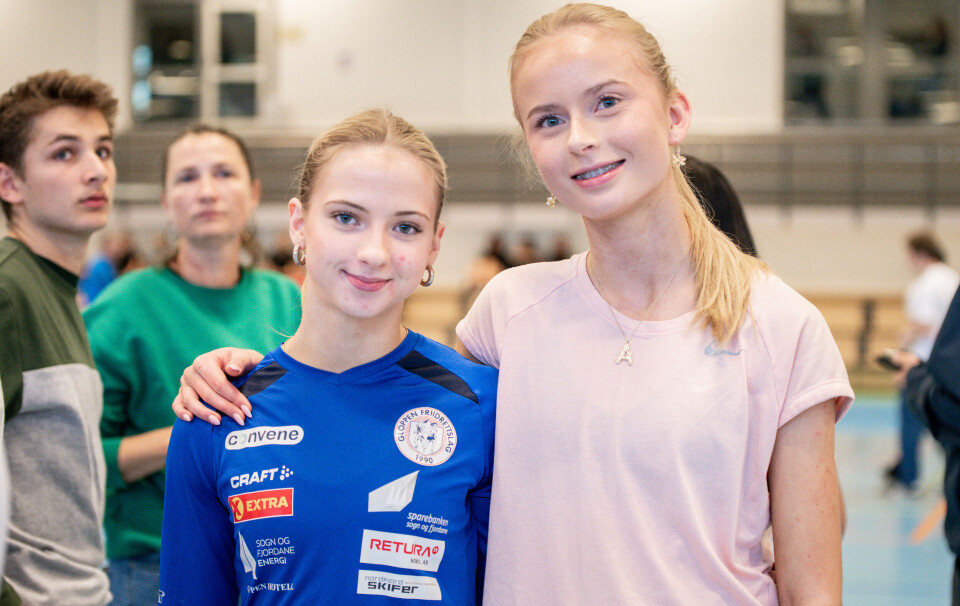 SKUFFET: (Fv.) Eline Starheim Lundmoen og Aurora Nesset Havåg tror Warholm er veldig skuffet etter VM-finalen.