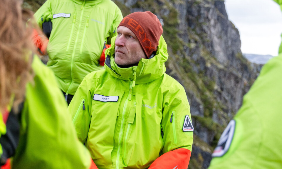 GIKK BRA: Kjetil Ellefsen kom med positiv tilbakemelding til gruppene og lyttet til deres opplevelser av øvelsen i etterkant.