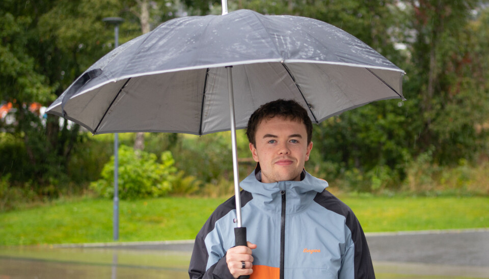 Mathias Borgersen er klar for finvær, men pakker ikke bort paraplyen ennå av den grunn.