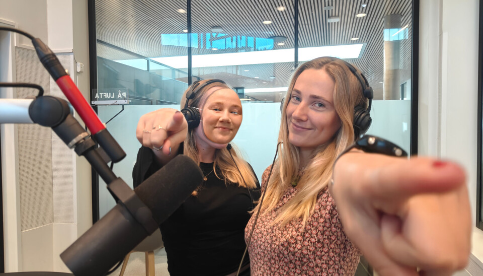 Programledere Flavia Screpanti og Selma Bauck vil at du skal lytte til Radio Volda!