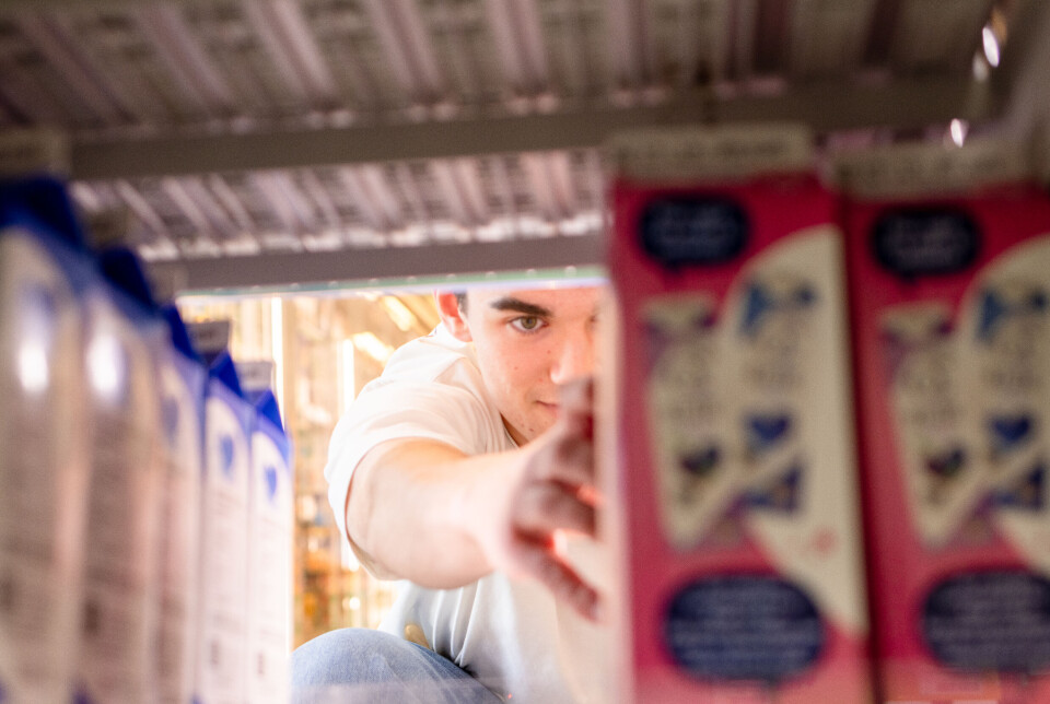 HANDLES OFTE: Fra nå av kan Årseth plukke opp sin egen kefir på butikken.
