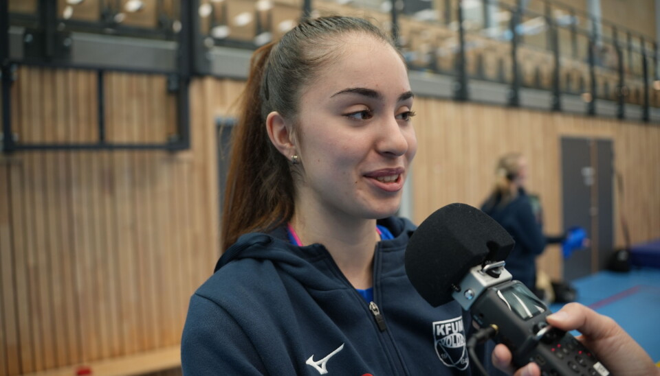 FAMILIE-LAG: Sammen med sin mor, Maria Iossifova Todorova, spiller Edna Todorova under far og trener, Vladislav Todorov.