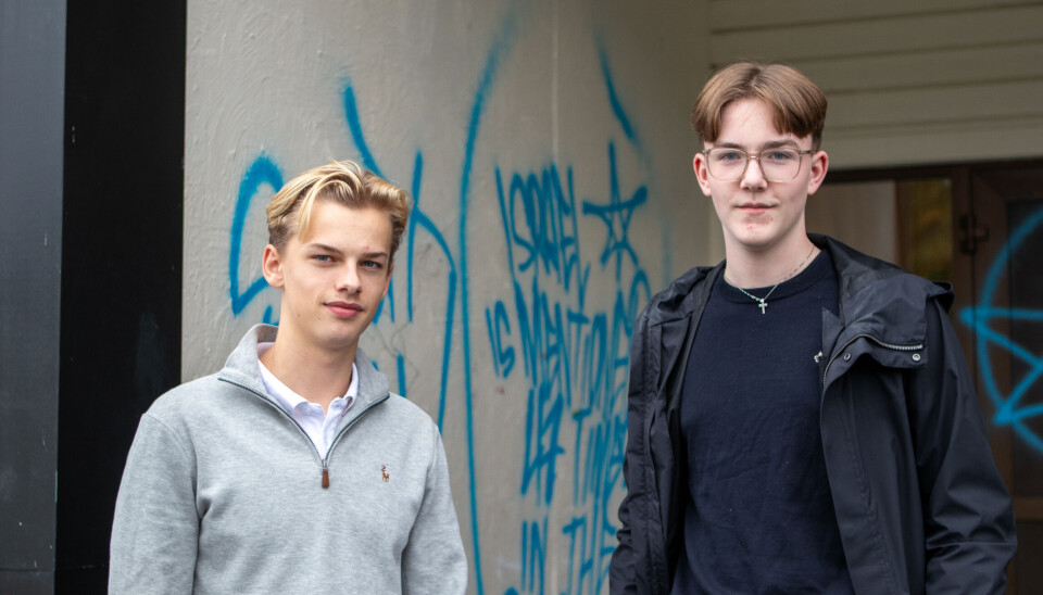 ELEVER: Fra venstre: Maximilian Bjørlykke (15) og Patrik Teigene-Sæter (15) er elever ved ungdomskolen.