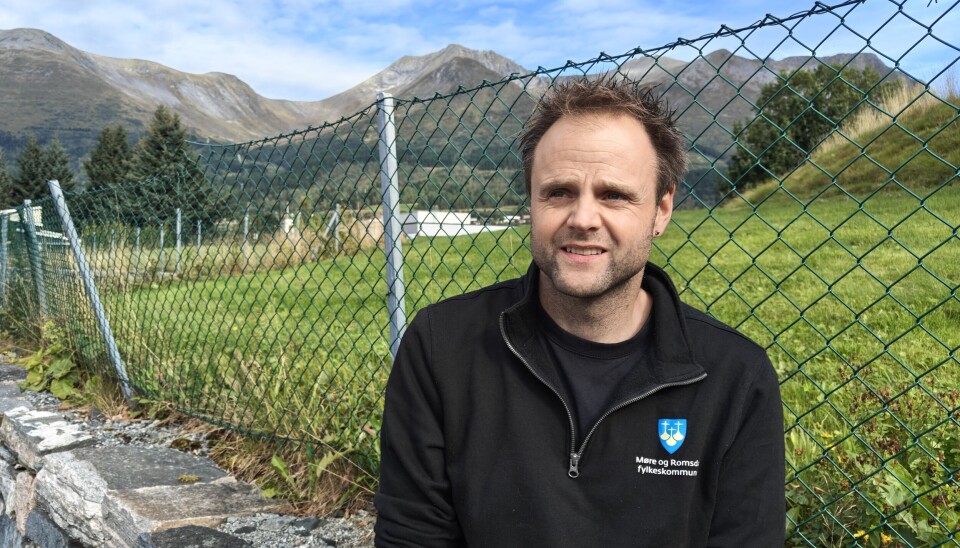 BRENNER FOR BONDEN: Lars Olav Vanberg er ikke bonde selv, men har tidligere drevet med sau og geit. Nå jobber han som driftstekniker for kommunen, for tiden på Ørsta vgs.