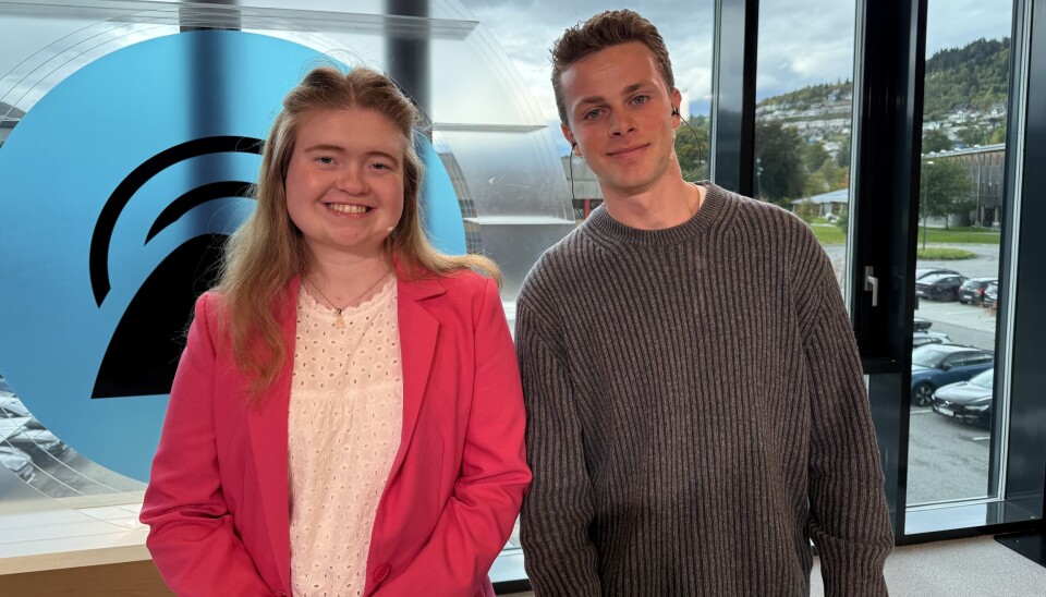 SENDEKLARE: Elina Louise Karlsen Storheil og Noah Midtskogen Barbati var stødige programleiarar under sendinga.