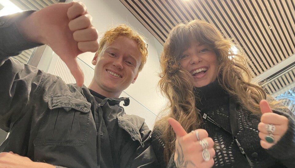 GLADE: Erlend og Emilie klare for å ta deg gjennom dagens sending.