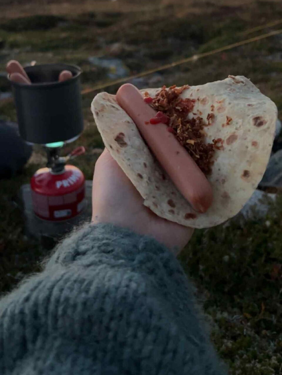 STORMKJØKKEN: I bakgrunnen ser du et stormkjøkken som ikke står inne i teltet.