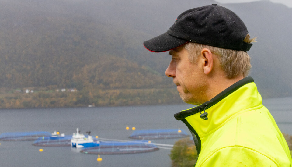 NÆRT PÅ: Frode Tilseth overtok et hus på Kvangardsneset i 2018, men huset har han aldri bodd i fast. Det ligger tett opp til oppdrettsanlegget Måsøval, som støyer.