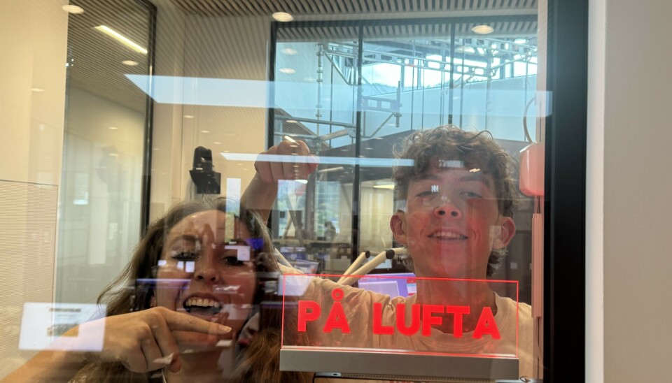 PÅ LUFTA: Johanna og Petter loser dere trygt gjennom dagens sending.