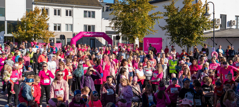 Rosa bølgje i Ørsta: Nær 600 sprang for kreftsaka