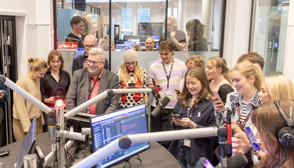 SISTE SAMLING I RADIOSTUDIO: En sang til hyllest for Reidulf Ottar Botn som slutter som lærer etter nesten 39 år.